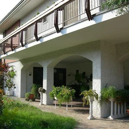 Oda ve Kahvaltı Filotea & Desenzano del Garda