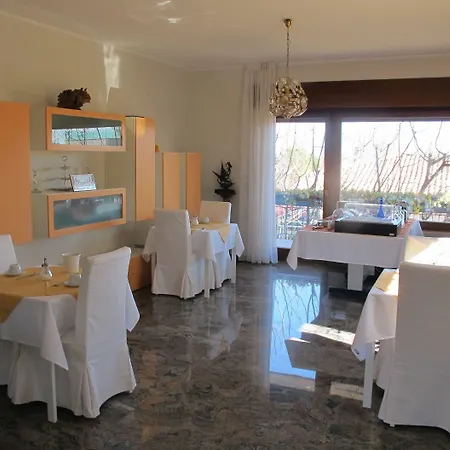 Filotea & Oda ve Kahvaltı Desenzano del Garda