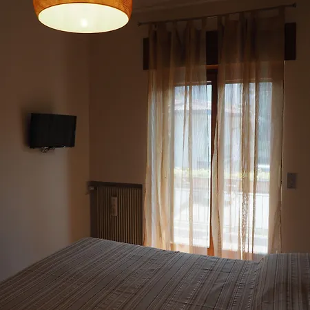 Oda ve Kahvaltı Filotea & Desenzano del Garda