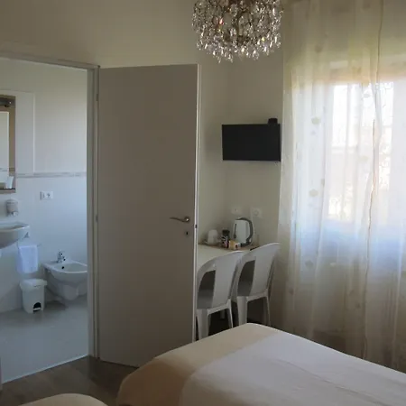 Oda ve Kahvaltı Filotea & Desenzano del Garda